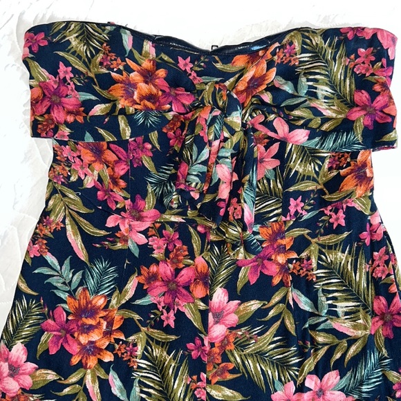 American Eagle Floral Jumpsuit - Picture 5 of 10